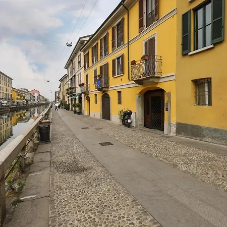 Navigli District Center * מילאנו